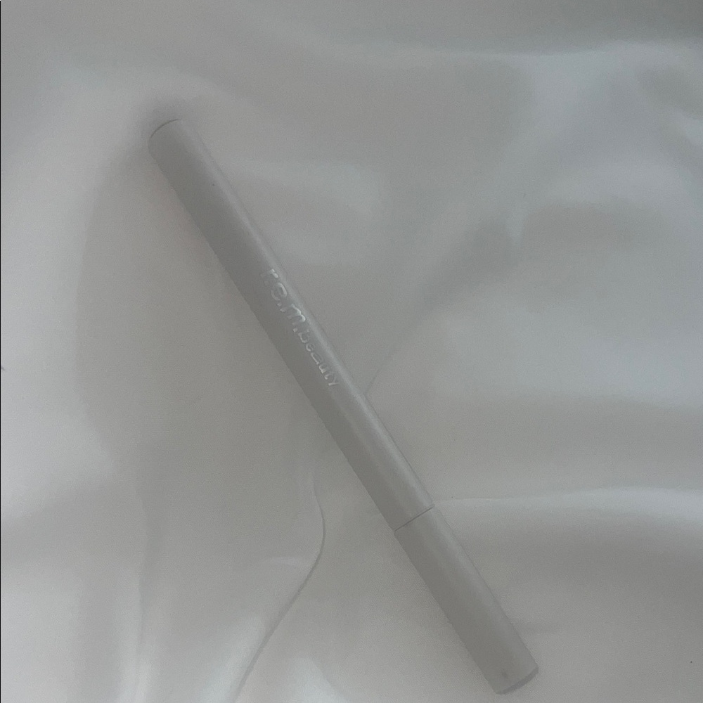 R.E.M beauty full out lip stain